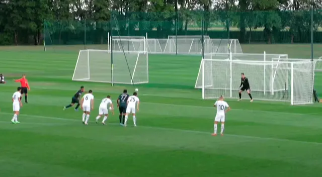 Christian Cueva volvió a convertir con el Al Fateh en pretemporada