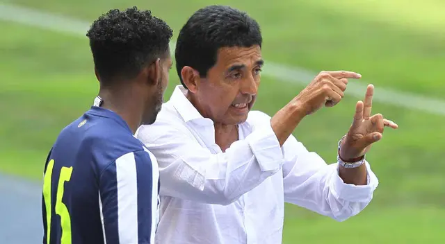 Jaime Duarte, dirigiendo la reserva de Alianza