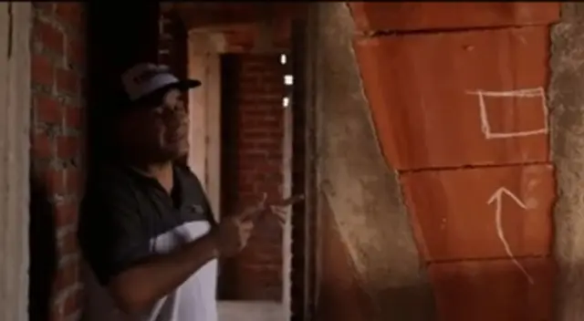 Hombre muestra lo mal que quedó su casa y que no cuadra con los planos