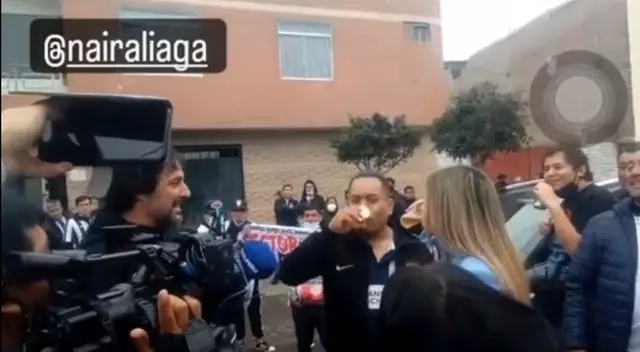 Hincha de Alianza Lima retó a Nair Aliaga a tomar un shot de cerveza y ella lo