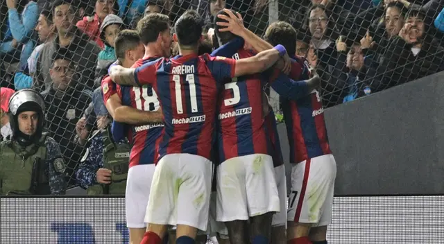 Racing no pudo en casa y cayó 1-2 ante San Lorenzo Racing no pudo en casa y cayó 1-2 ante San Lorenzo