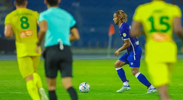 André Carrillo con Al-Hilal en el primer partido de la temporada 2022-23.   