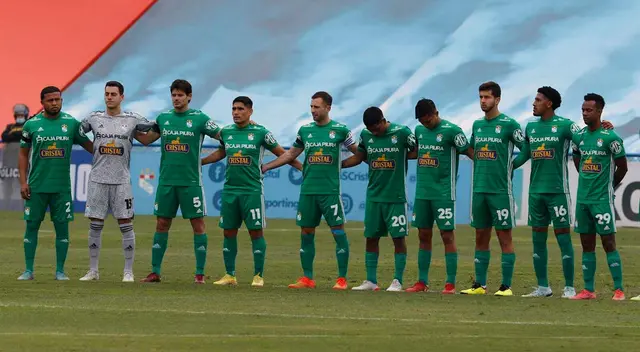 Sporting Cristal lució camiseta alterna en el Alberto Gallardo