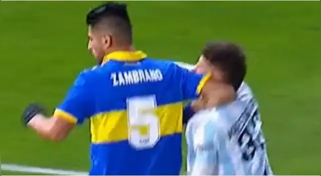 Carlos Zambrano agrede a rival y las redes sociales estallan contra el 'León' Carlos Zambrano agrede a rival y las redes sociales estallan contra el 'León'
