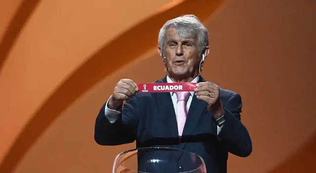 Bora Milutinovic sacando el nombre de Ecuador