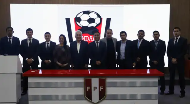 Juan Reynoso estuvo presente en celebración por Día del Árbitro en Videna