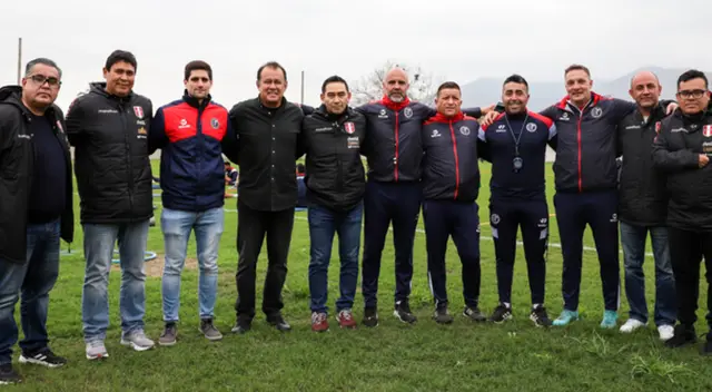 Juan Reynoso visitó instalaciones de entrenamiento de Deportivo Municipal
