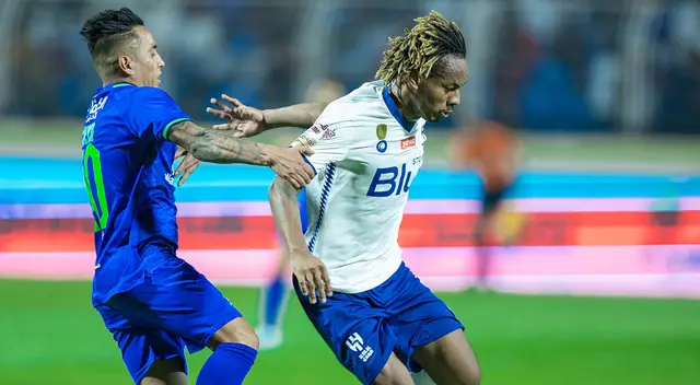Christian Cueva y André Carrillo en el duelo entre Al Hilal vs Al Fateh