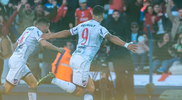 Luis Suárez anotó en el clásico uruguayo Luis Suárez anotó en el clásico uruguayo
