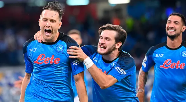 Napoli y Liverpool se enfrentan en el estadio Diego Armando Maradona de Nápoles