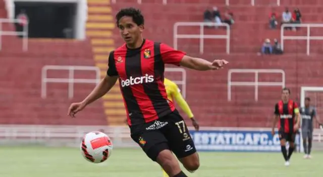 Jean Pierre Archimbaud con camiseta de Melgar