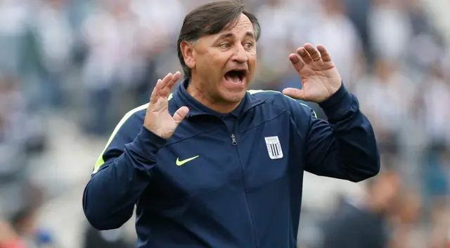 Carlos Bustos no la pasa bien en Alianza Lima y se evalúa su salida Carlos Bustos no la pasa bien en Alianza Lima y se evalúa su salida