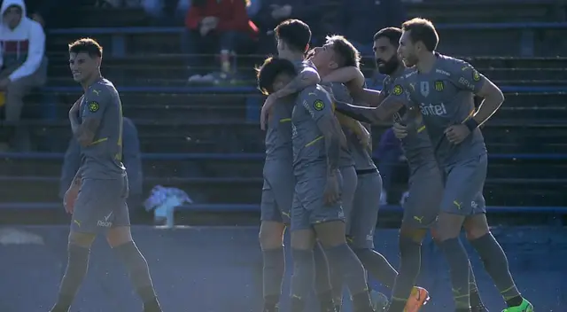Peñarol derrotó 1-0 a Liverpool