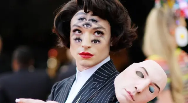 Ezra Miller es blanco de críticas debido a su comportamiento.