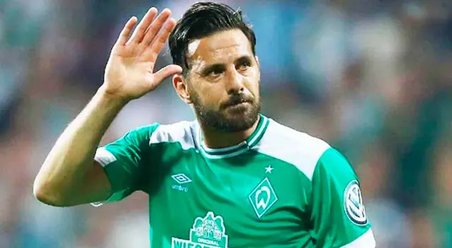 Claudio Pizarro en su último partido en la Bundesliga