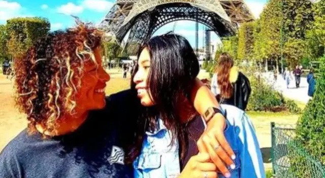 Surfista peruana se comprometió con su novia en el país galo