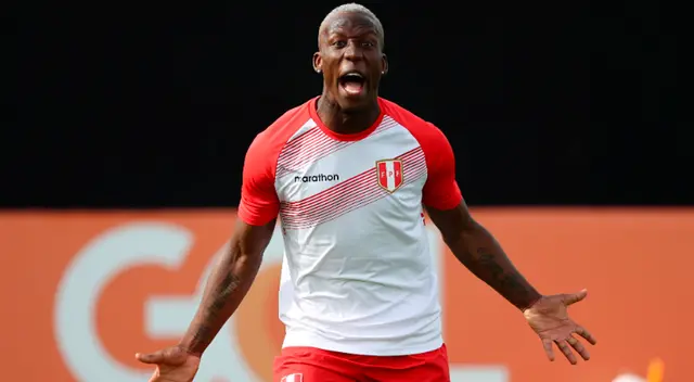 Luis Advíncula en la selección peruana