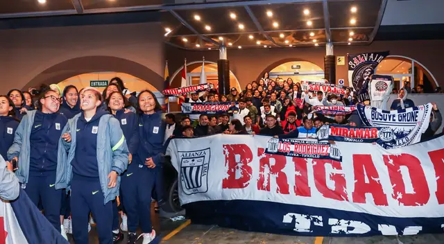 Alianza Lima tuvo apoteósico recibimiento en Trujillo previo a la final de la Liga Femenina Alianza Lima tuvo apoteósico recibimiento en Trujillo previo a la final de la Liga Femenina