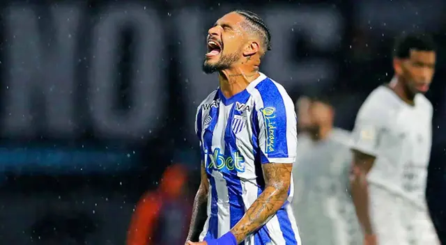 Paolo Guerero no la pasa bien en el Brasileirao Paolo Guerero no la pasa bien en el Brasileirao