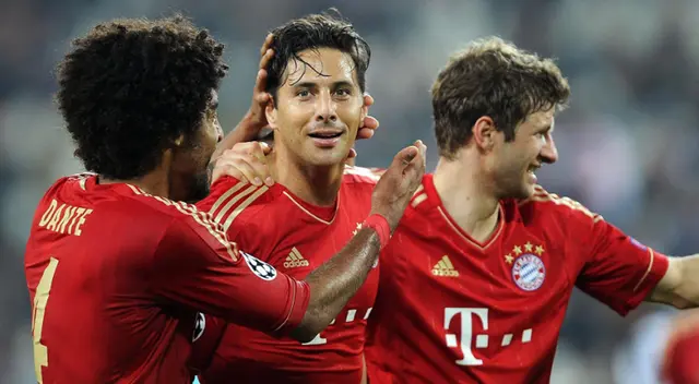 Leyenda del Bayern Múnich se rindió ante Claudio Pizarro tras su retiro Leyenda del Bayern Múnich se rindió ante Claudio Pizarro tras su retiro