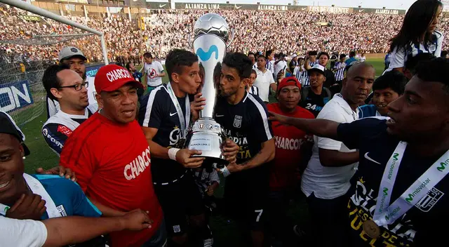 Godoy y Aguiar con la copa del 2017 Godoy y Aguiar con la copa del 2017