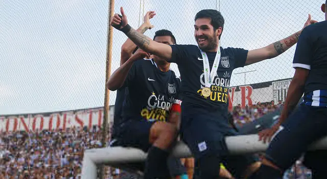 Germán Pacheco campeón con Alianza Lima en 2017.   