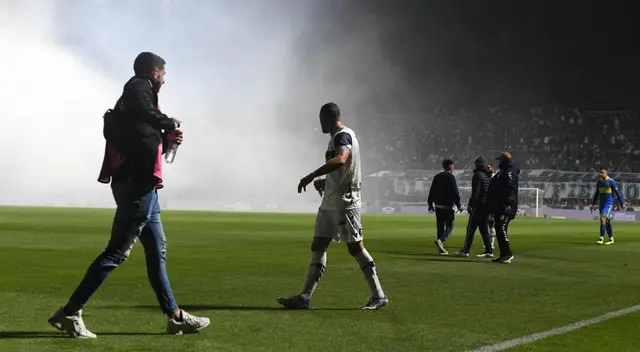 Boca Juniors y Gimnasia no pudieron seguir jugando por suspensión Boca Juniors y Gimnasia no pudieron seguir jugando por suspensión