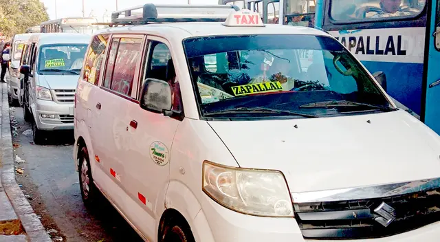 Conoce cuánto gana a diario un conductor de autos colectivos en Lima.
