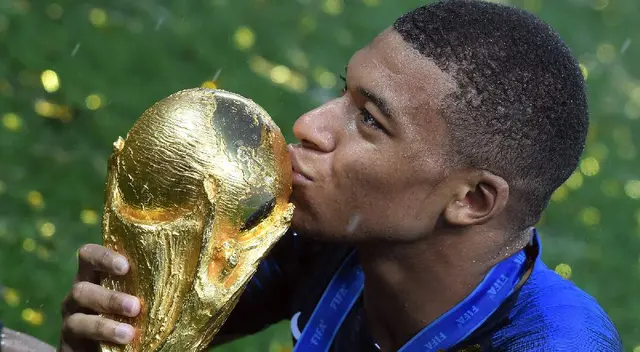 Campeón del Mundo con Francia en 2018 Campeón del Mundo con Francia en 2018