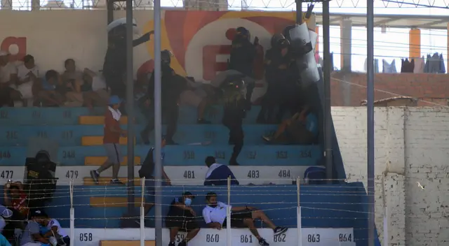 Policías reaccionando ante la balacera en las afueras del Estadio Campeones del 36 Policías reaccionando ante la balacera en las afueras del Estadio Campeones del 36
