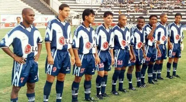 Un jugador de la plantilla de 1999 se puso los guantes para 'salvar' a Alianza Lima. Un jugador de la plantilla de 1999 se puso los guantes para 'salvar' a Alianza Lima.