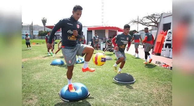Renzo Garcés y Piero Quispe en trabajos físicos Renzo Garcés y Piero Quispe en trabajos físicos