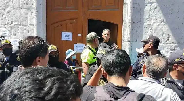 Hinchas causan disturbios por adquirir una entrada para la final de Melgar vs. Alianza en Arequipa Hinchas causan disturbios por adquirir una entrada para la final de Melgar vs. Alianza en Arequipa