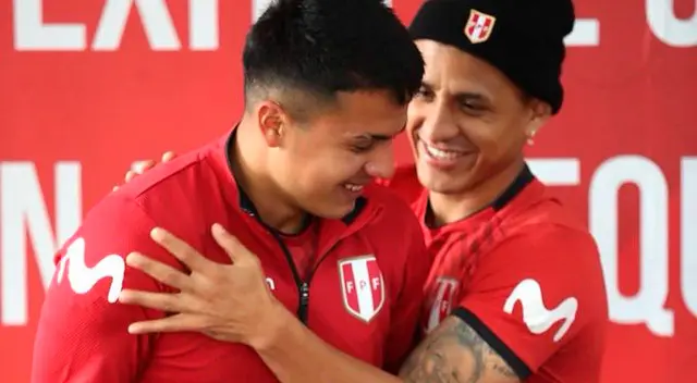 Jairo Concha junto a Yoshimar Yotún en la Videna