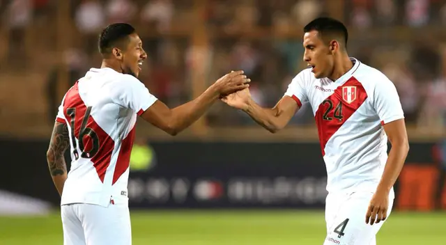 Alex Valera celebra su gol con 'Canchita' González