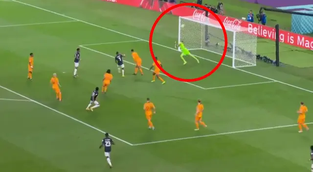 Remate de Gonzalo Plata que impactó en el travesaño Remate de Gonzalo Plata que impactó en el travesaño