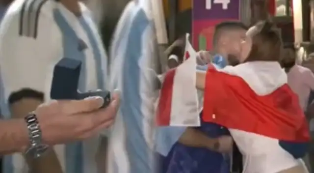 Argentino le pidió matrimonio a su enamorada polaca previa al Argentina vs. Polonia Argentino le pidió matrimonio a su enamorada polaca previa al Argentina vs. Polonia