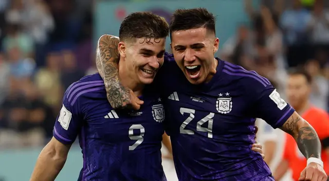 Julián Álvarez celebra el segundo gol argentino