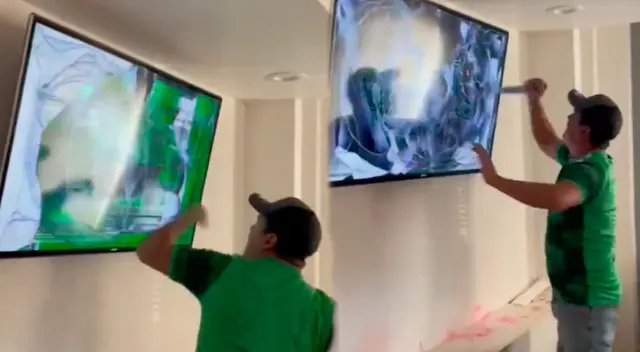 Hincha arremete contra su TV luego que México quedará fuera del mundial.