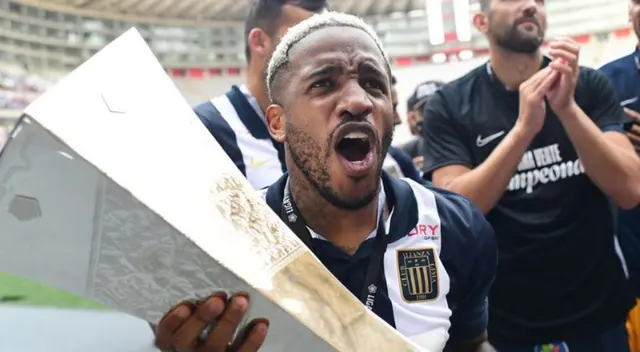 Jefferson Farfán se retira del fútbol profesional y Alianza Lima le hará un partido de despedida Jefferson Farfán se retira del fútbol profesional y Alianza Lima le hará un partido de despedida