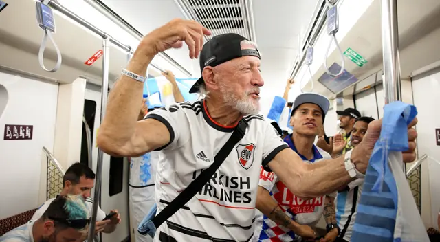 Walter es el nombre del hincha que, a sus 84 años, guarda la misma emoción de un niño cuando juega su selección.