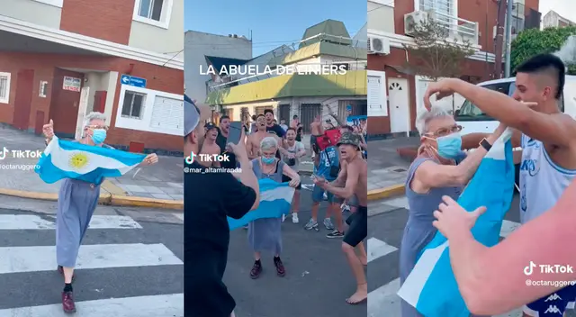 Adulta mayor celebra en la calle junto a la hinchada de Argentina. Adulta mayor celebra en la calle junto a la hinchada de Argentina.