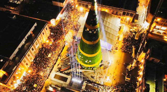  Una fiesta a lo grande se instala en San Luis de Potosí con uno de los árboles de Navidad más grandes e impresionantes de Latinoamérica. | Fuente: El Mundo.