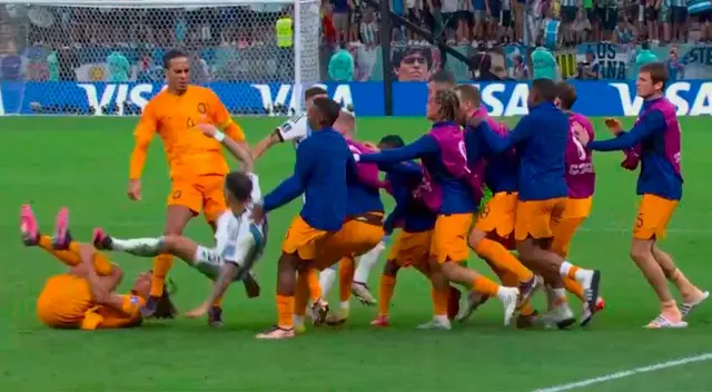 Agresión a Leandro Paredes en el Argentina vs. Países Bajos