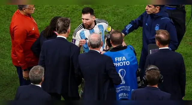 Lionel Messi arremetió contra jugador de los Países Bajos Lionel Messi arremetió contra jugador de los Países Bajos