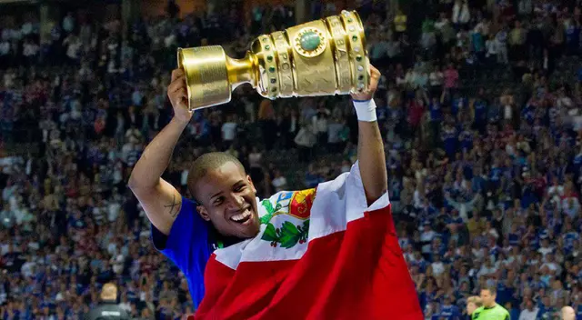 Farfán brilló en Países Bajos, Alemania y Rusia, ganando trofeos y siendo importante. | Fuente: Futbolperuano.com Farfán brilló en Países Bajos, Alemania y Rusia, ganando trofeos y siendo importante. | Fuente: Futbolperuano.com