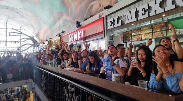 Impresionantes grupos de peruanos se han congregado en multitud para vivir la final del Mundial.