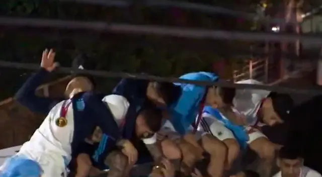 Incidente en bus de la Selección Argentina casi termina en tragedia Incidente en bus de la Selección Argentina casi termina en tragedia