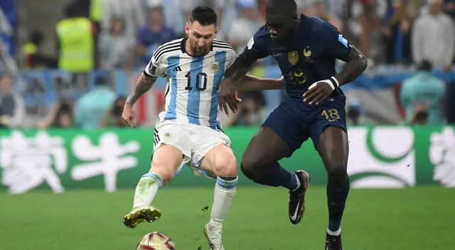 Árbitro del VAR en final del Mundial se defiende: "Sentado y tomando cerveza se ve simple".