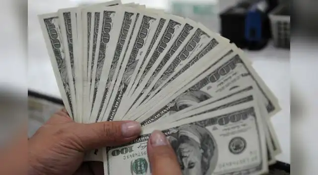 El dólar en el mercado paralelo se ubicaba en S/ 3,80 la compra y S/ 3,830 la venta. El dólar en el mercado paralelo se ubicaba en S/ 3,80 la compra y S/ 3,830 la venta.